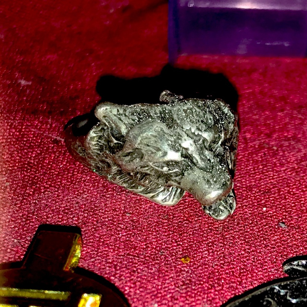 Mens wolf ring. Size - unknown